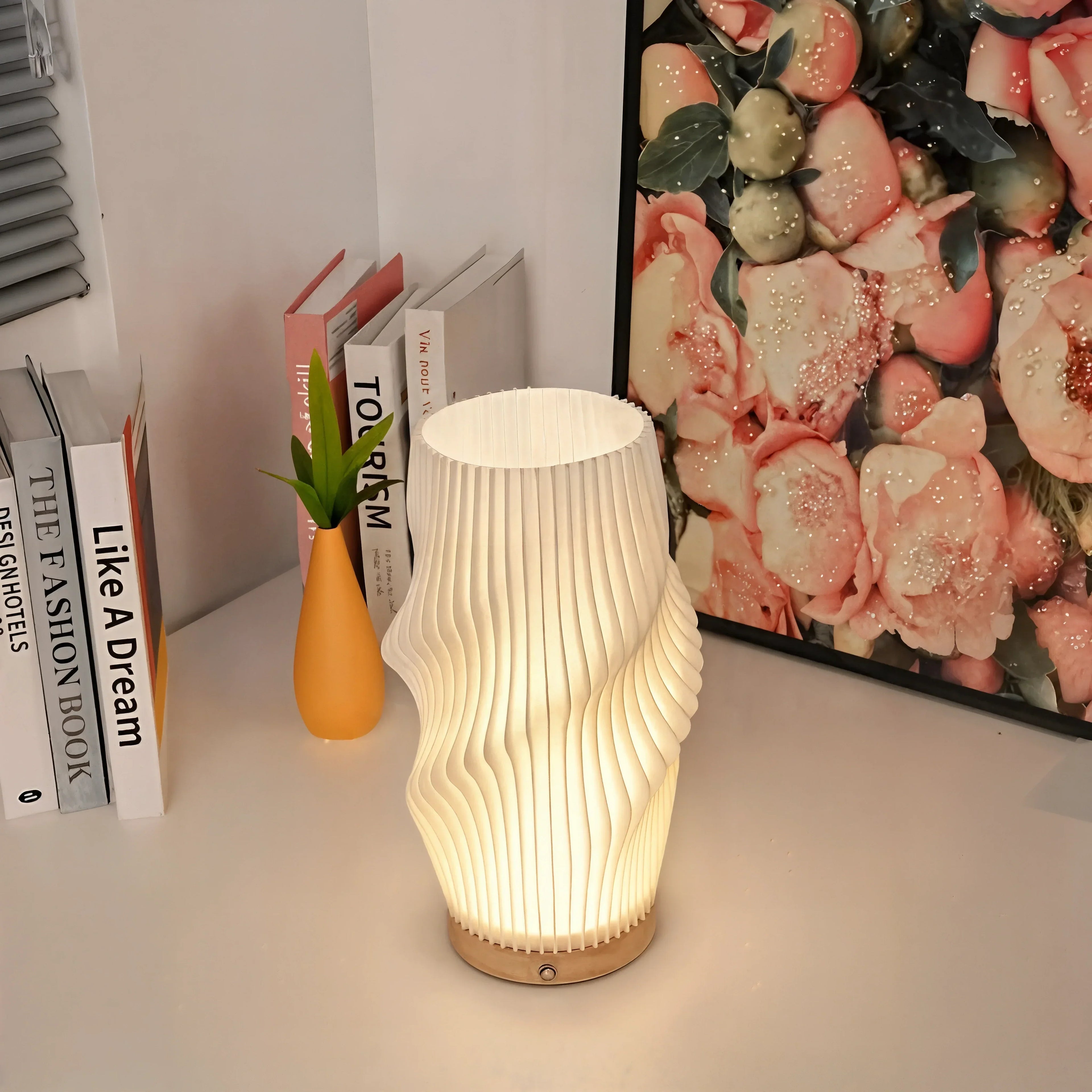 Stolní lampa Velo s LED, tvarovaným designem a teplým ambientním světlem