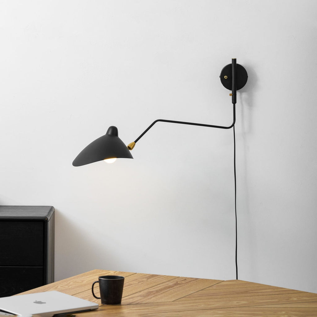 Verstelbare metalen wandlamp met lange arm en draaibare kap | Ormexis