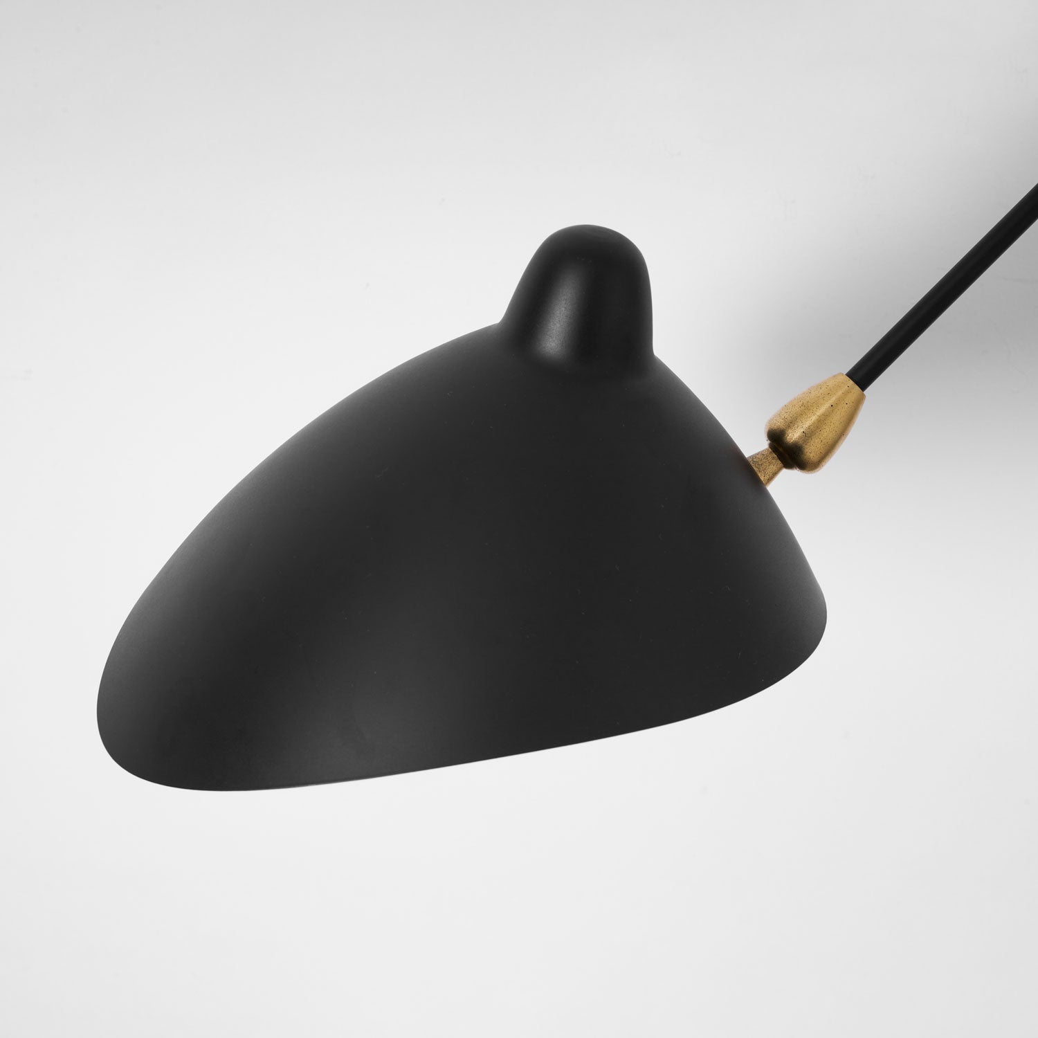 Verstelbare metalen wandlamp met lange arm en draaibare kap | Ormexis