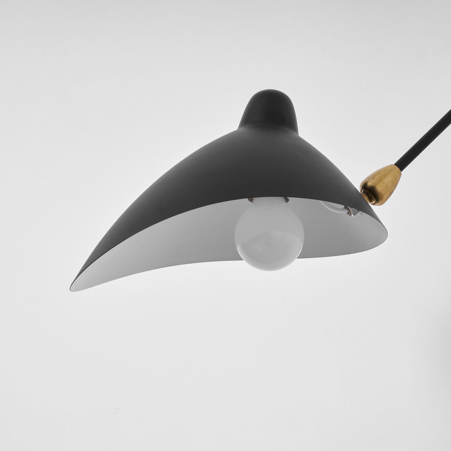 Verstelbare metalen wandlamp met lange arm en draaibare kap | Ormexis