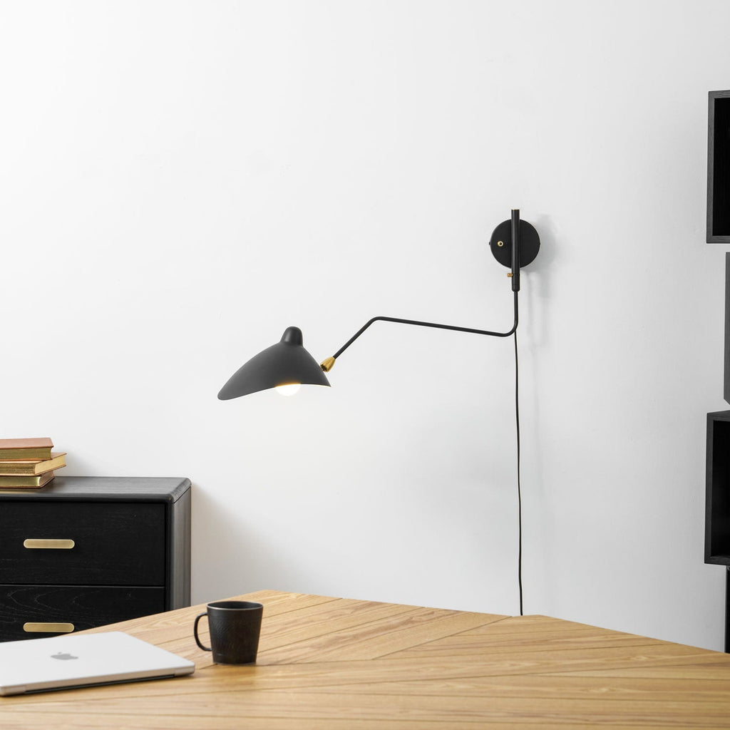 Verstelbare metalen wandlamp met lange arm en draaibare kap | Ormexis