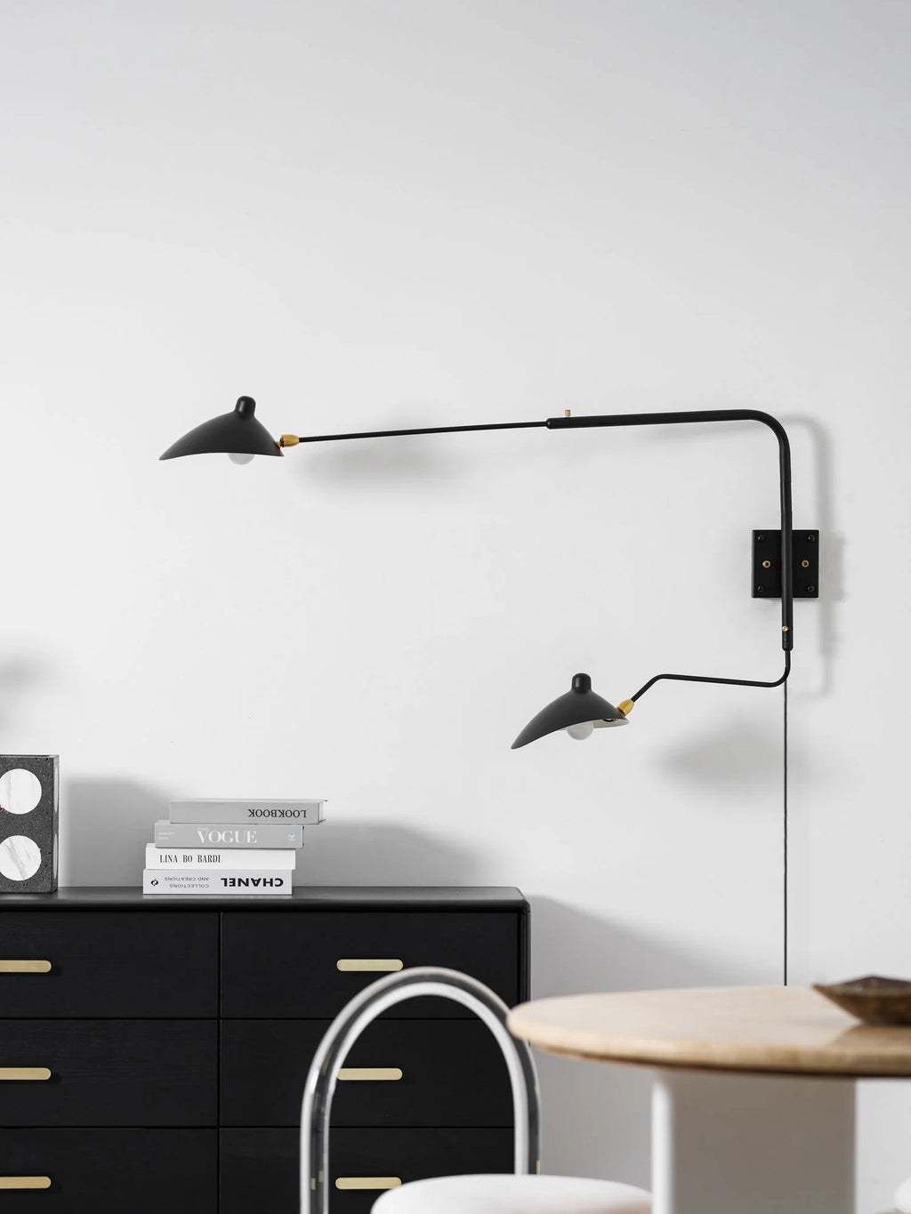 Verstelbare metalen wandlamp met lange arm en draaibare kap | Ormexis