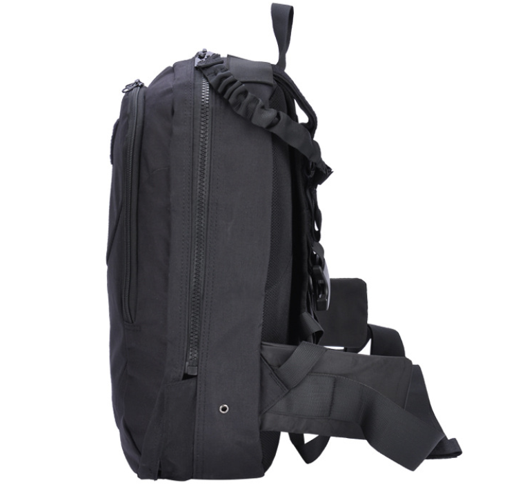 Sac tactique pour aventures en plein air avec matériau imperméable et sangles réglables