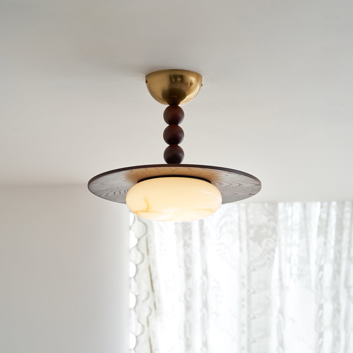 Mid-century-taklampa med marmorring | Ormexis