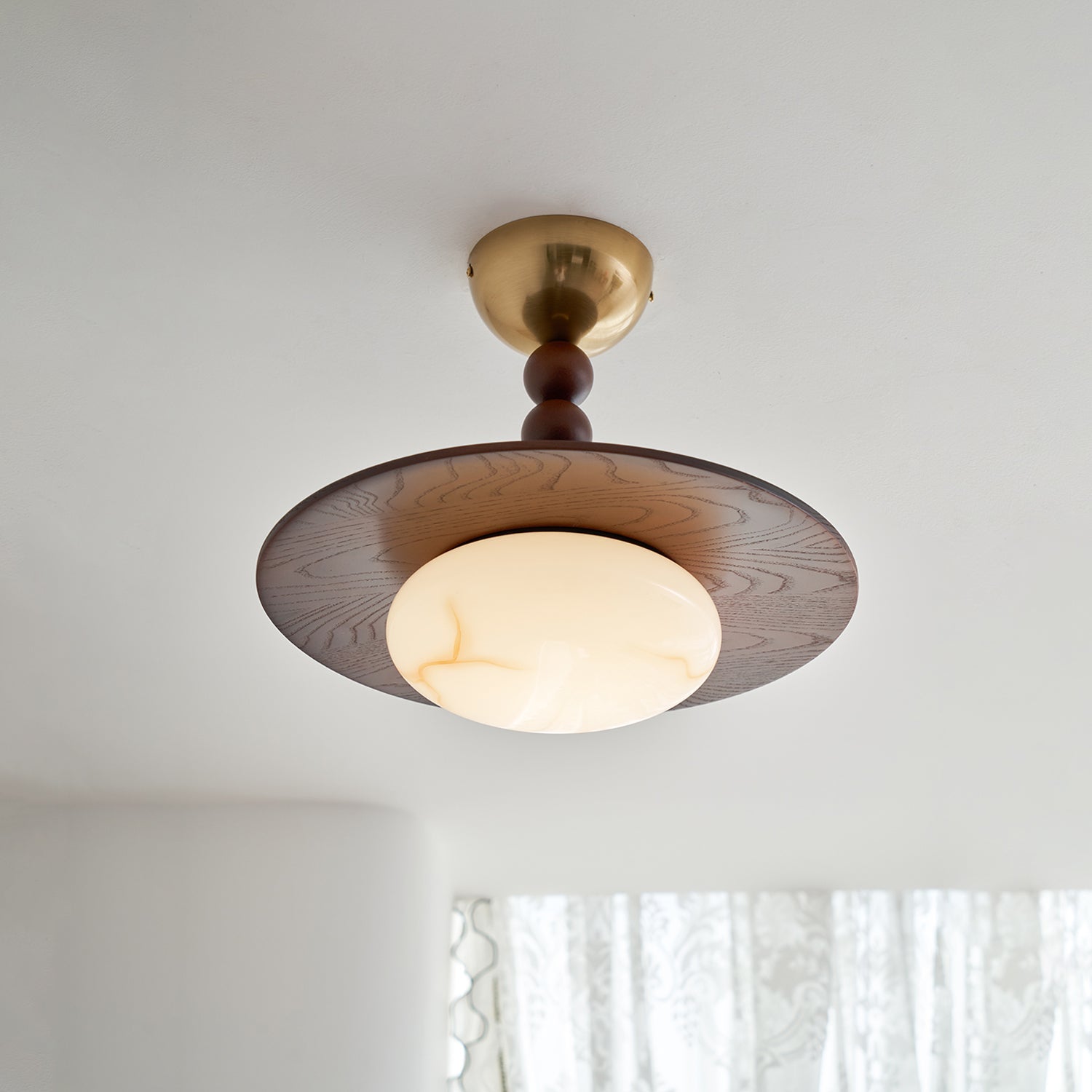 Mid-century-taklampa med marmorring | Ormexis