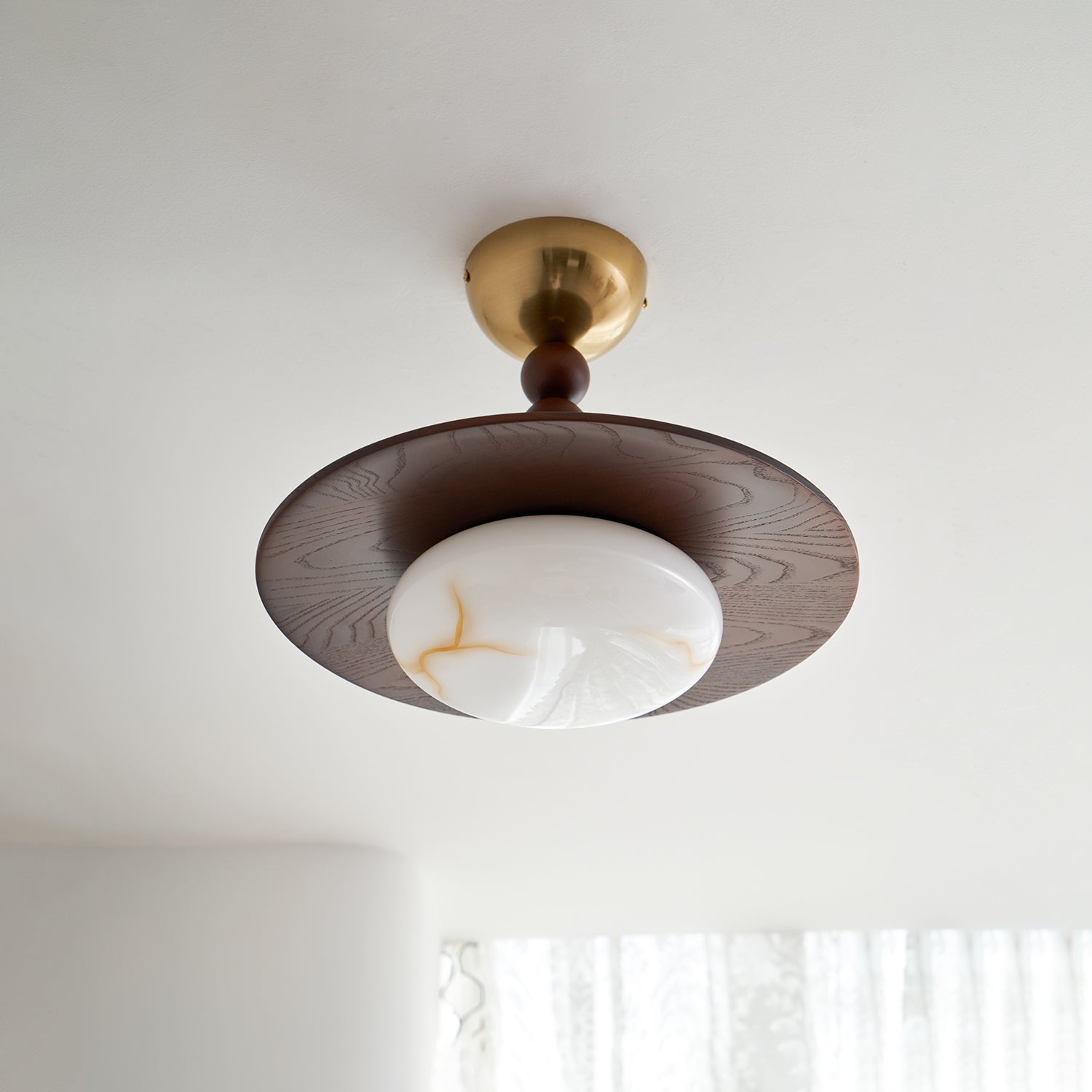 Mid-century-taklampa med marmorring | Ormexis