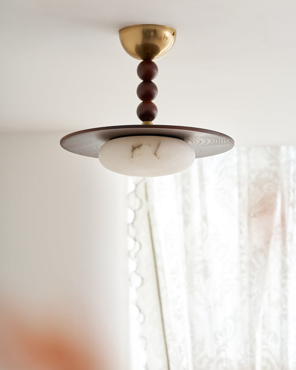 Mid-century-taklampa med marmorring | Ormexis