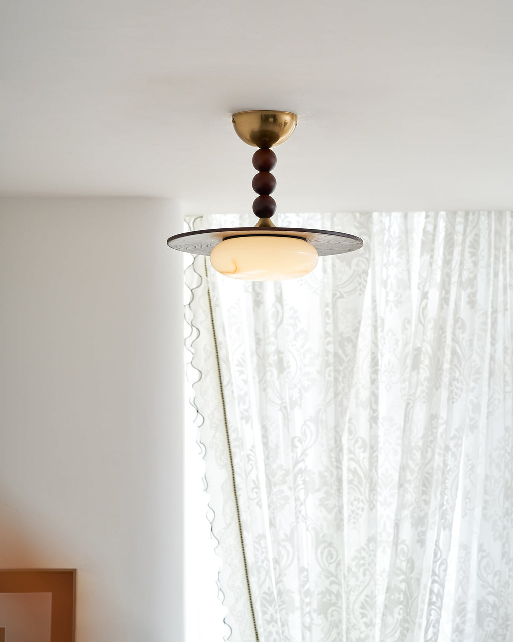 Mid-century-taklampa med marmorring | Ormexis