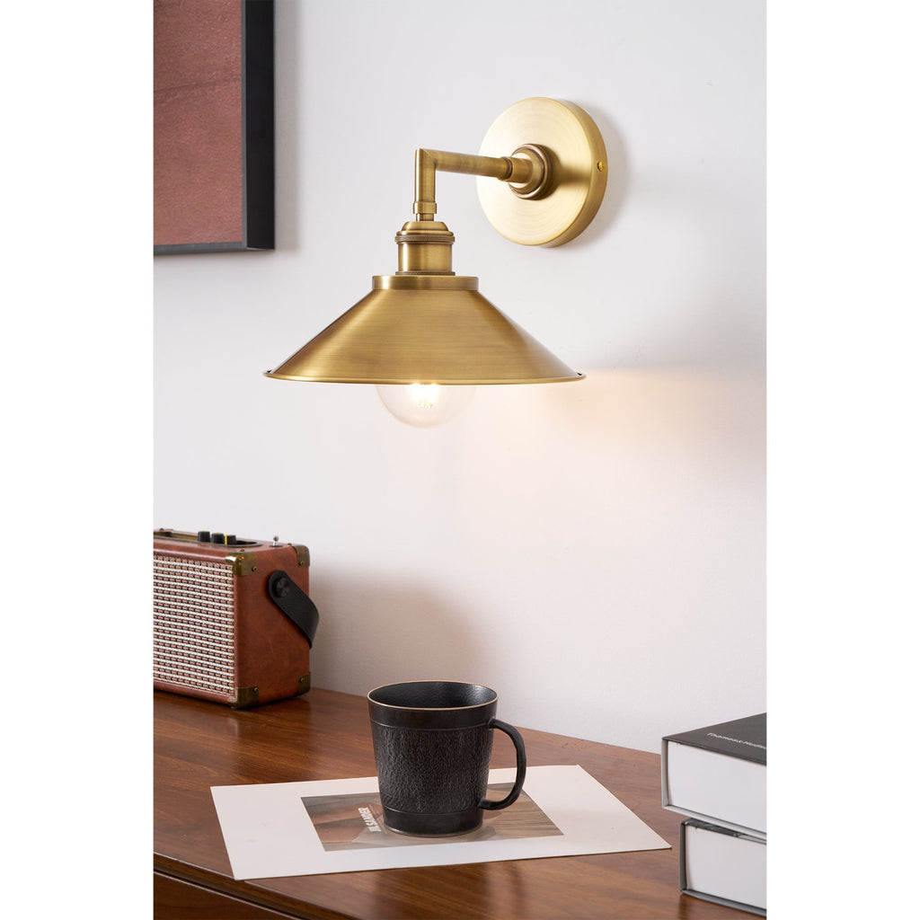 Tailored Brass Wall Lamp | Ormexis