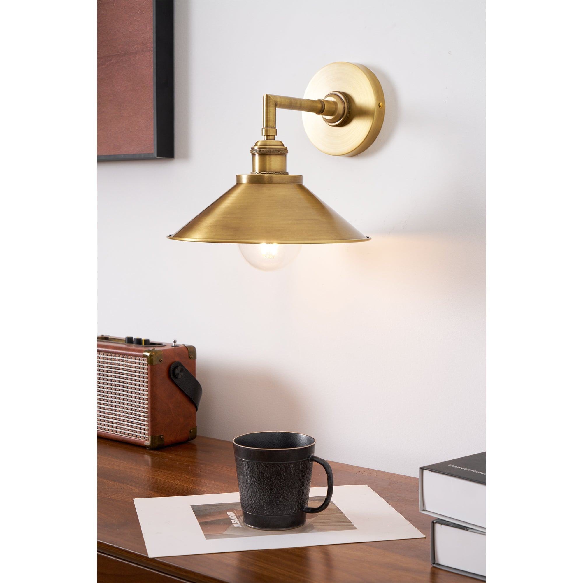 Tailored Brass Wall Lamp | Ormexis