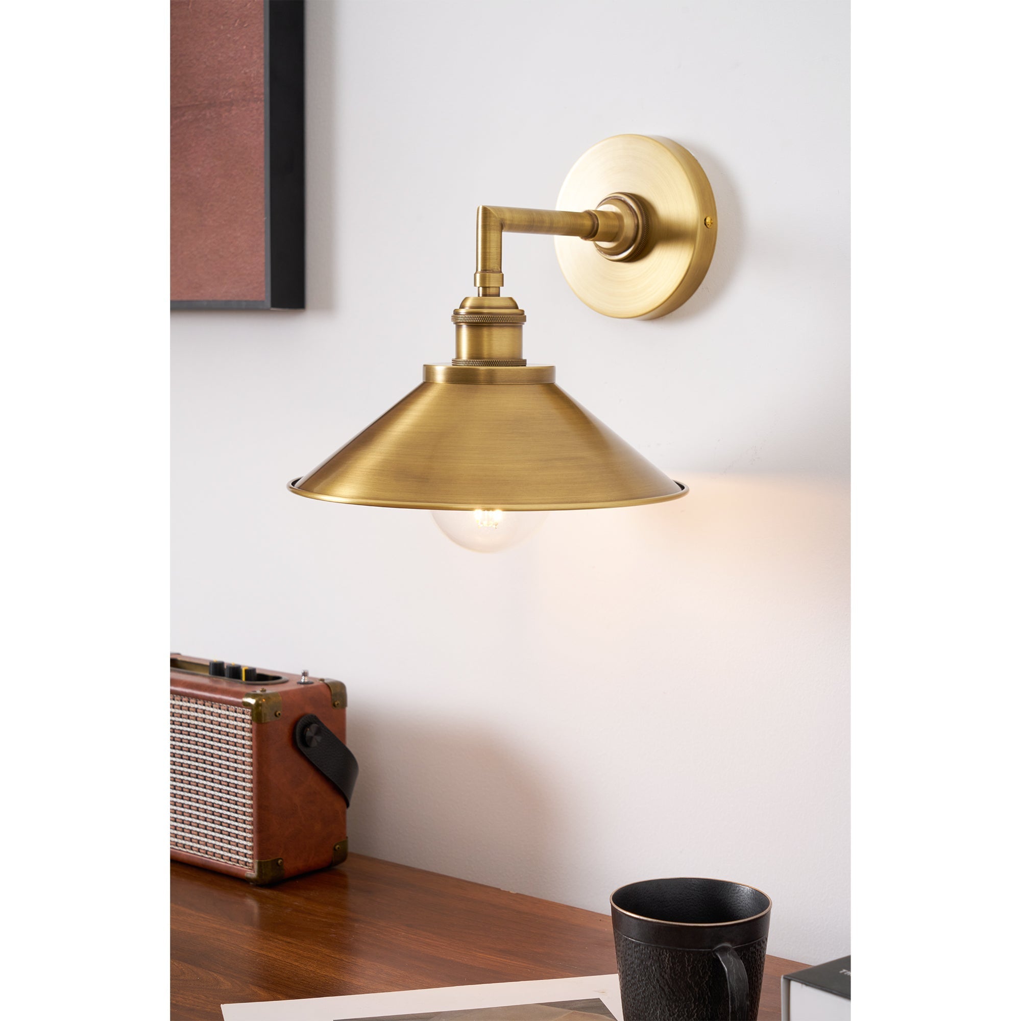 Tailored Brass Wall Lamp | Ormexis