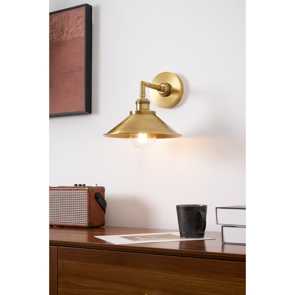 Tailored Brass Wall Lamp | Ormexis