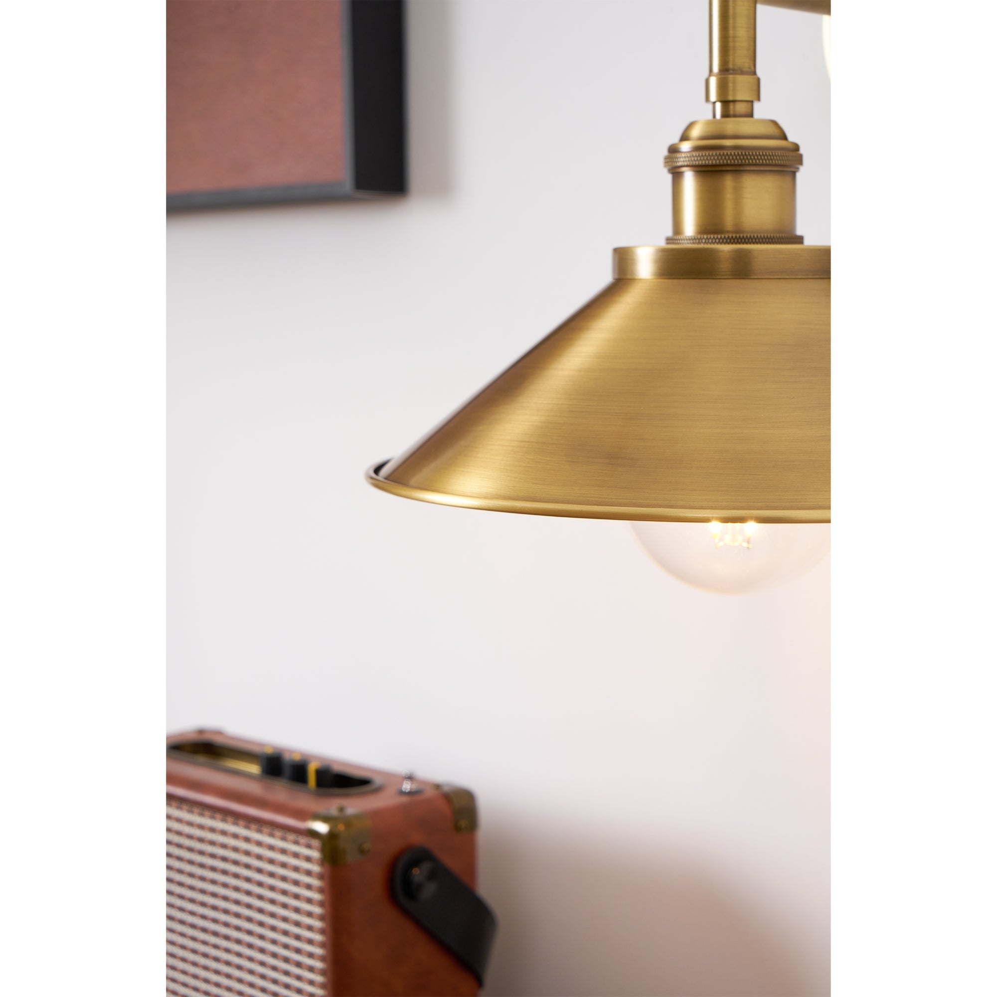 Tailored Brass Wall Lamp | Ormexis