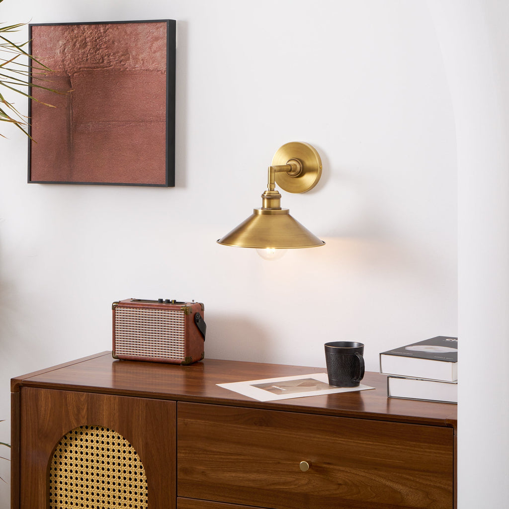 Tailored Brass Wall Lamp | Ormexis