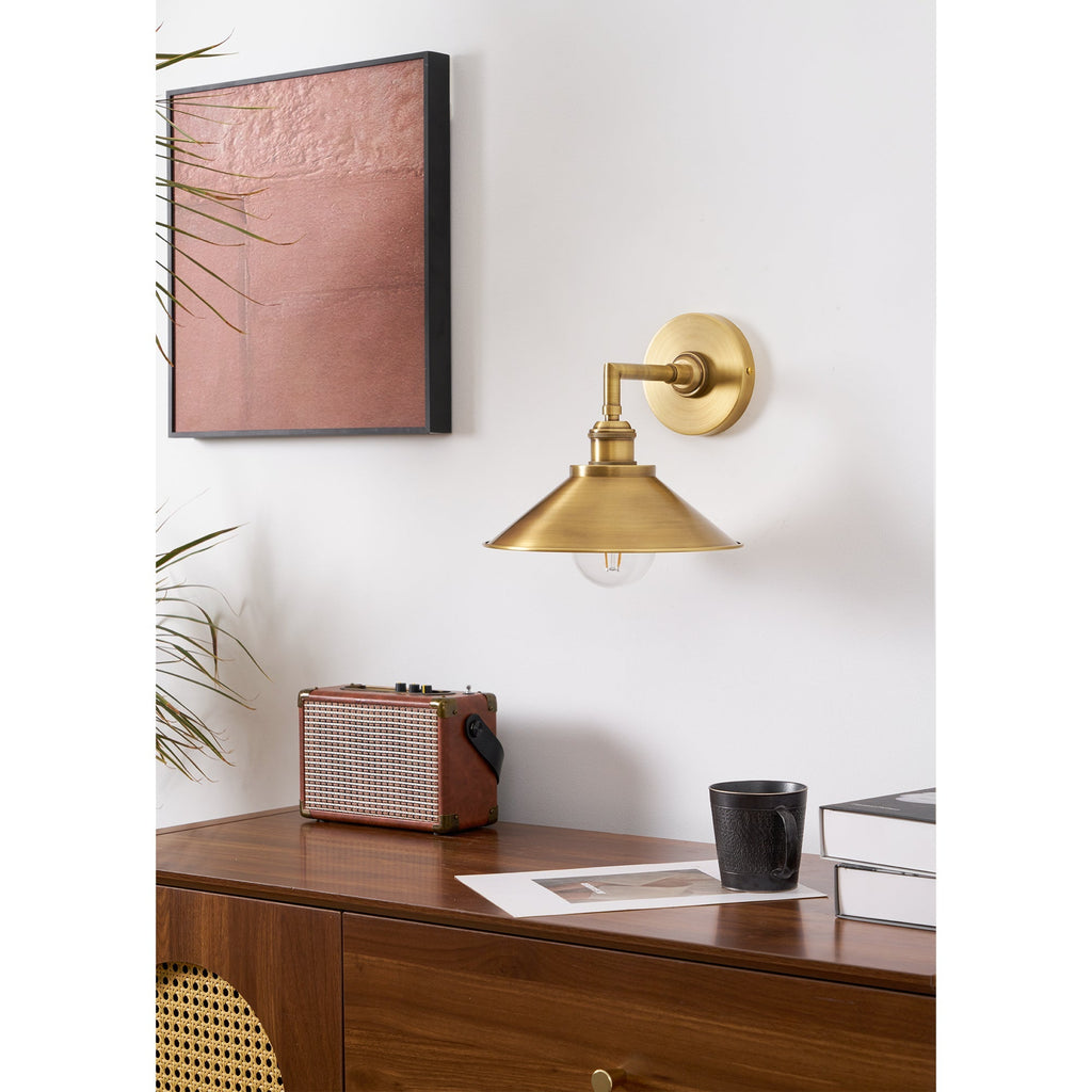 Tailored Brass Wall Lamp | Ormexis
