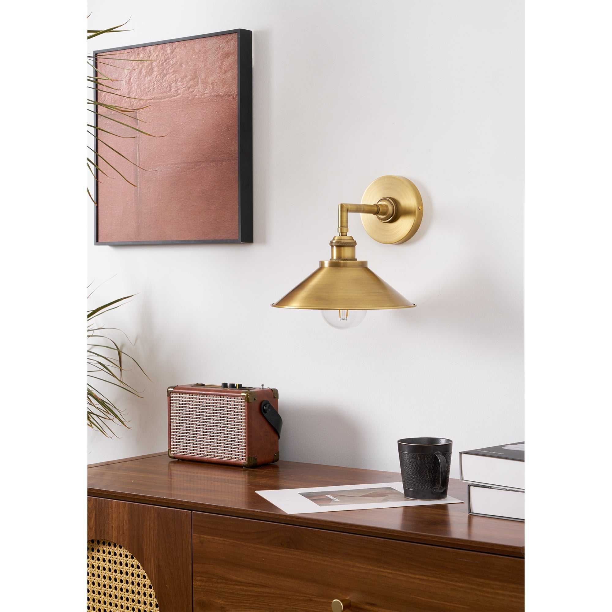 Tailored Brass Wall Lamp | Ormexis