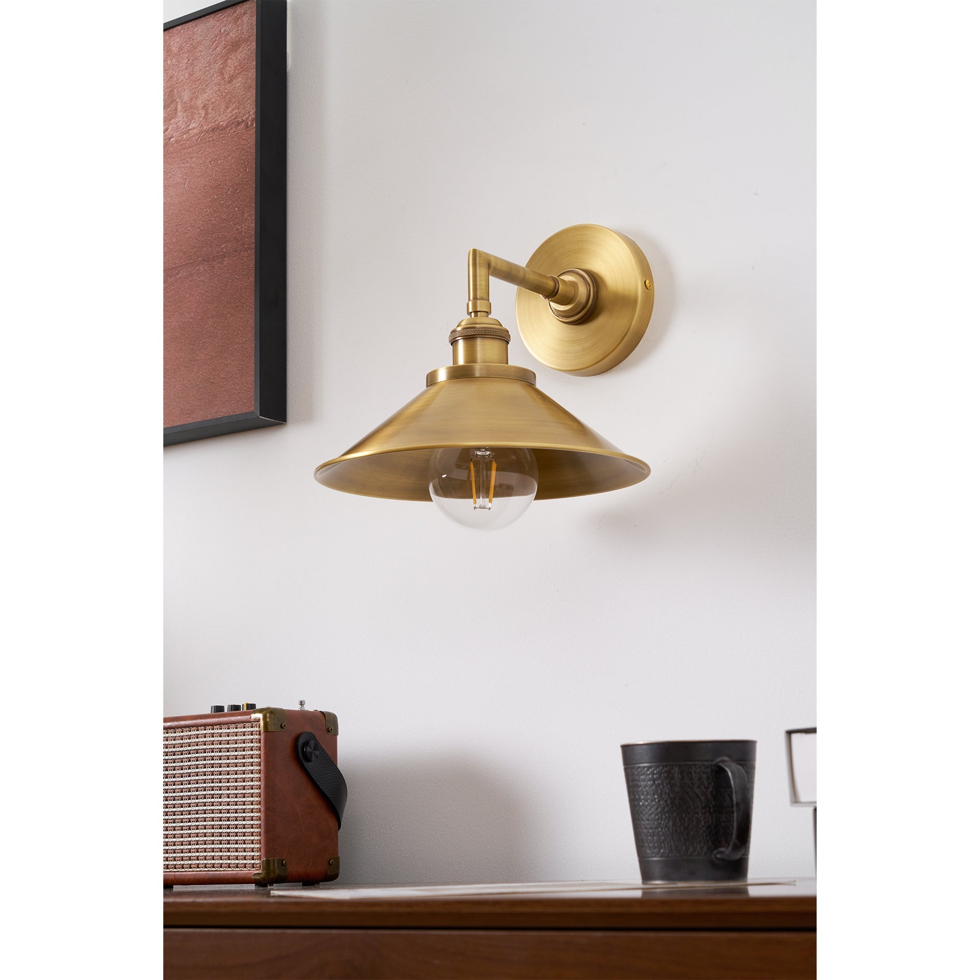 Tailored Brass Wall Lamp | Ormexis
