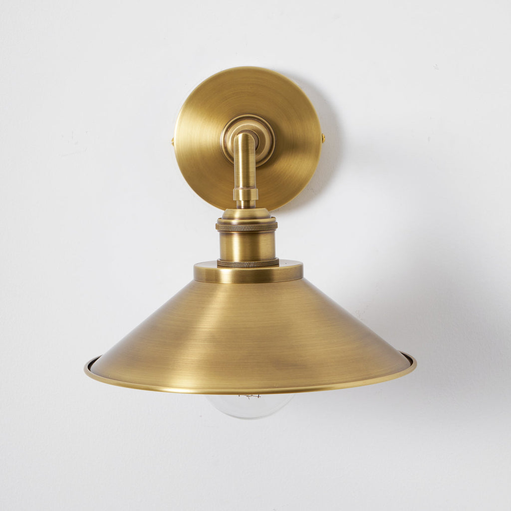 Tailored Brass Wall Lamp | Ormexis