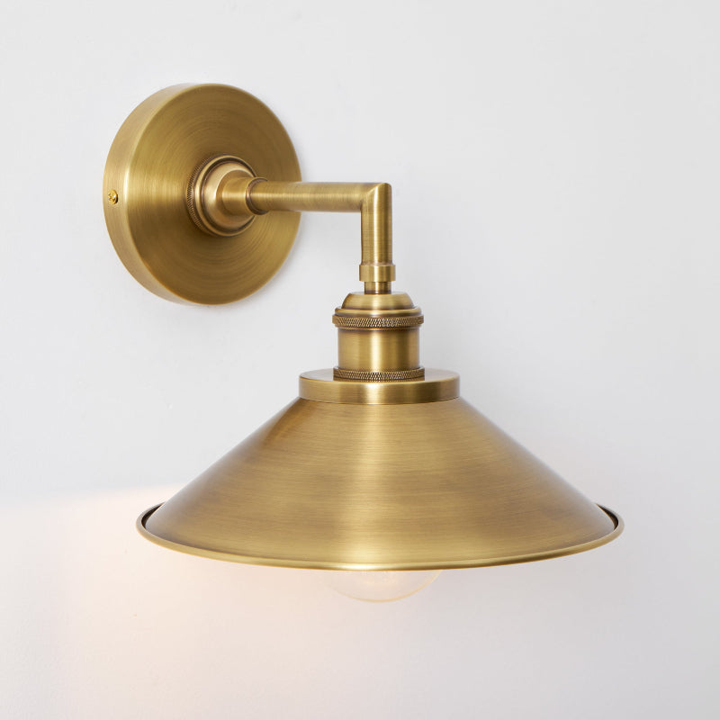 Tailored Brass Wall Lamp | Ormexis