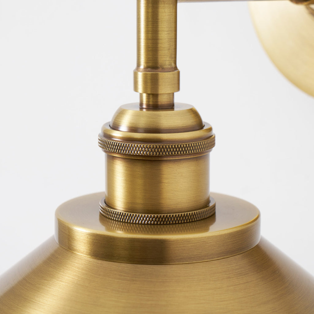 Tailored Brass Wall Lamp | Ormexis