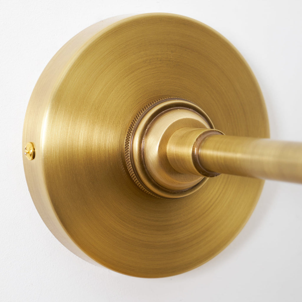 Tailored Brass Wall Lamp | Ormexis
