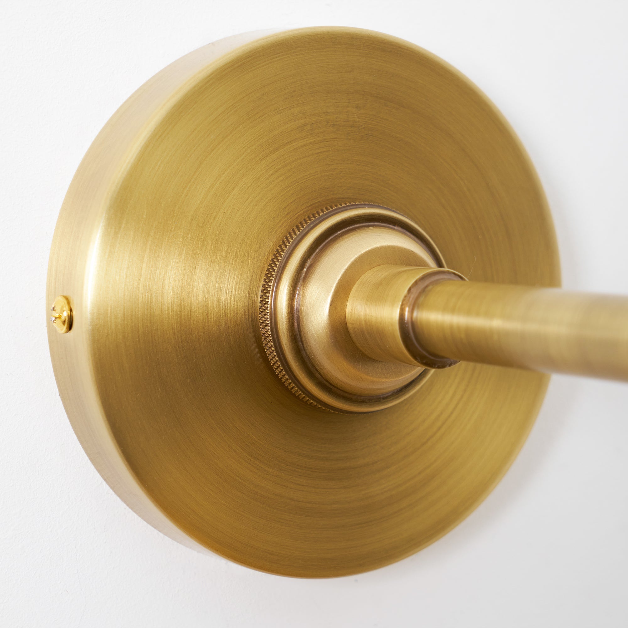 Tailored Brass Wall Lamp | Ormexis