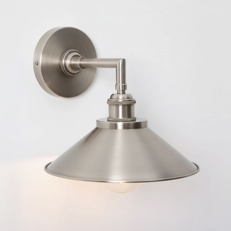 Tailored Brass Wall Lamp | Ormexis
