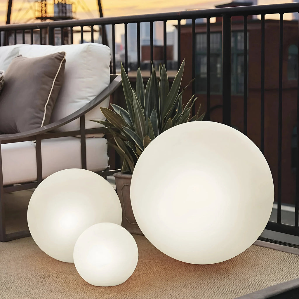 LumiGlobe Lampe de Jardin Solaire Sans Fil avec LED Changeant de Couleur, Résistante aux Intempéries pour l'Extérieur
