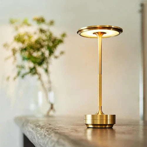 Lampe de bureau ou de chevet rechargeable USB au design moderne