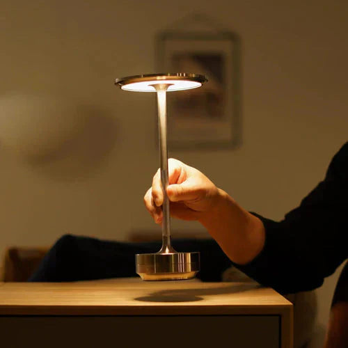 Lampe de bureau ou de chevet rechargeable USB au design moderne