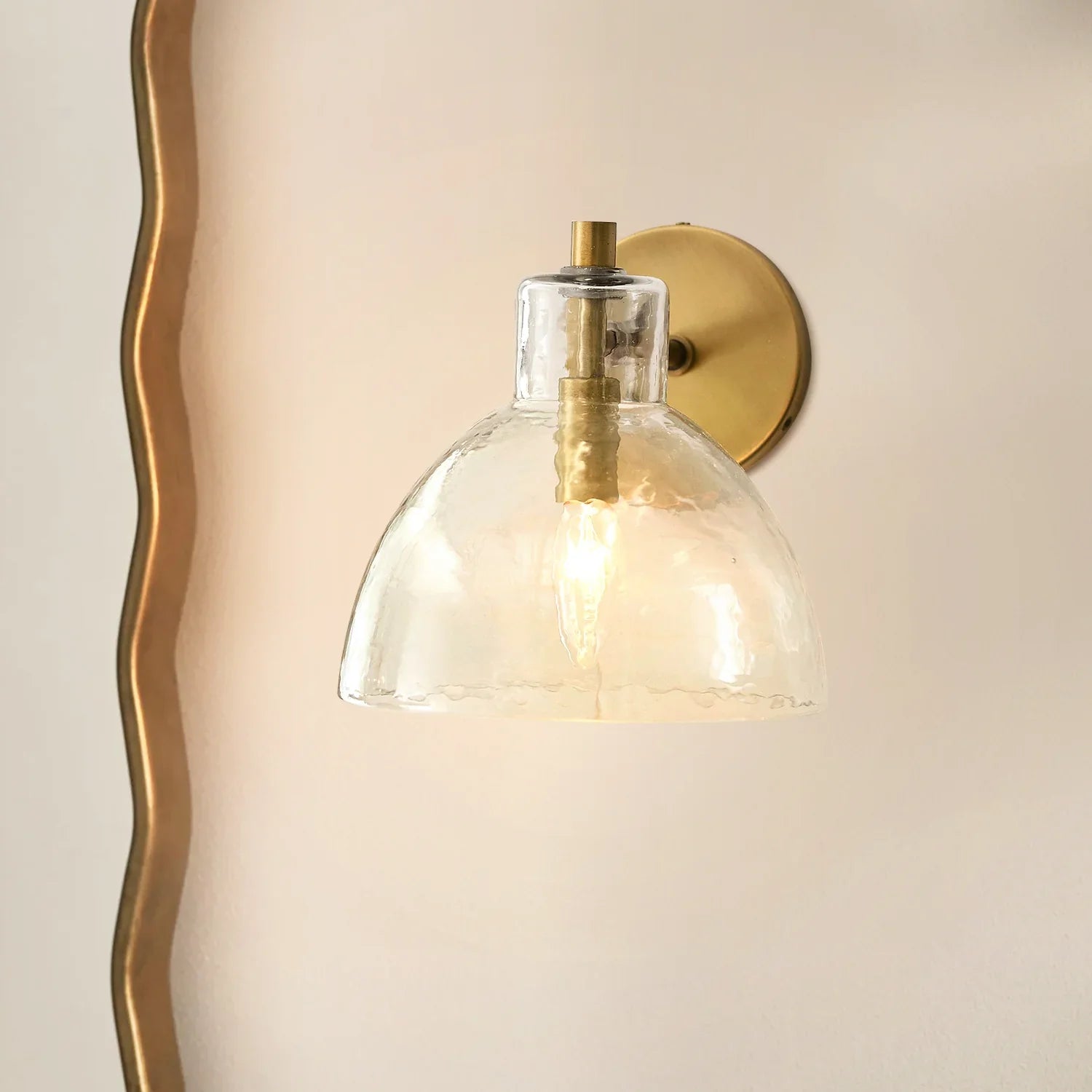 Aurelia-vegglampe med glasskuppel | Ormexis
