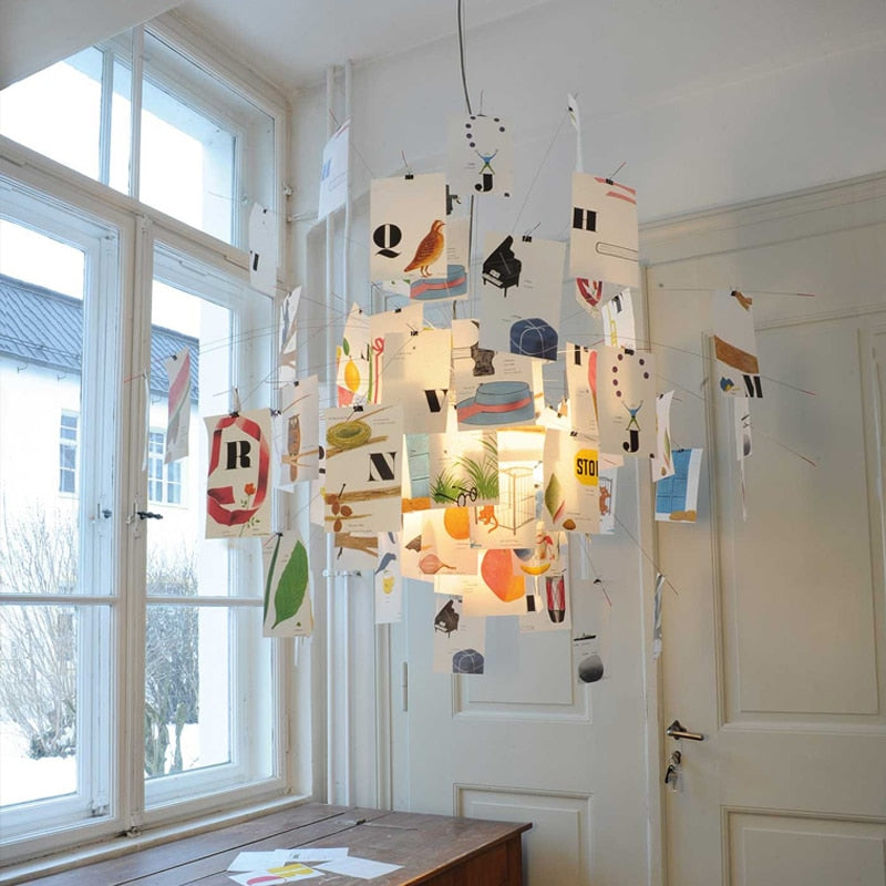 Lustr Ingo Maurer Zettel DIY s přizpůsobitelnými panely pro personalizované vnitřní osvětlení