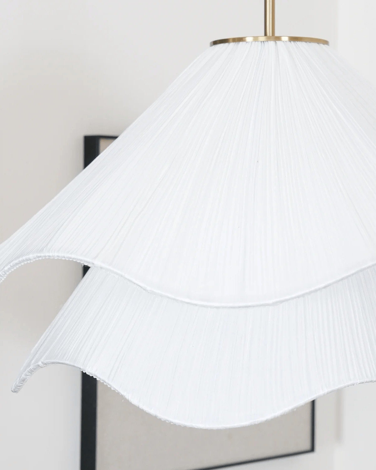 Lustră suspendată Florenza cu abajur din material textil și accent petală, lumină caldă 3000K, 30 cm
