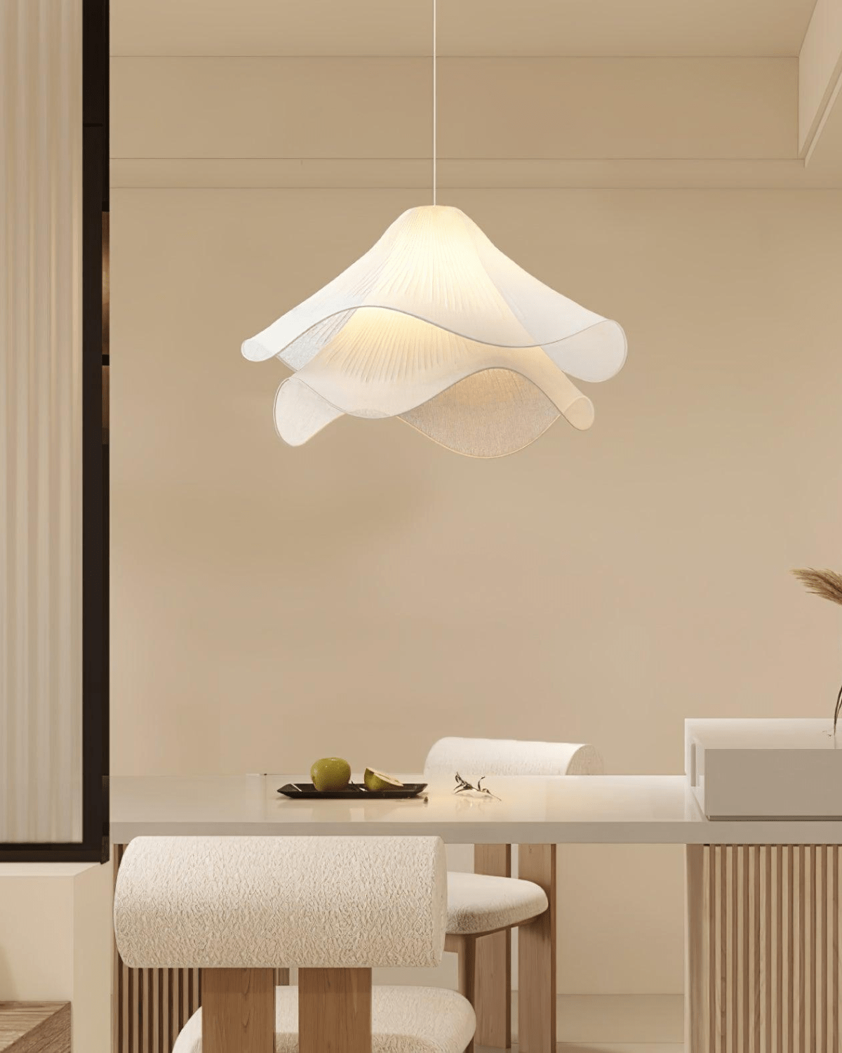 Lustră suspendată Florenza cu abajur din material textil și accent petală, lumină caldă 3000K, 30 cm