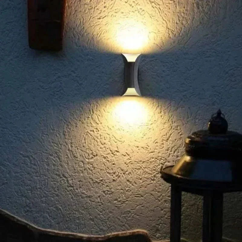 Lámpara de pared exterior arqueada LED LumaCurve IP65 resistente a la intemperie