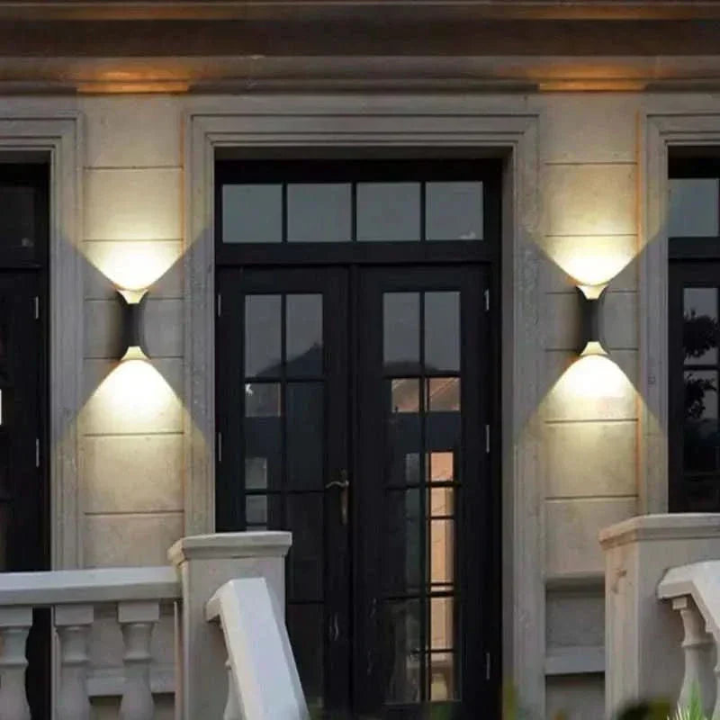 Lámpara de pared exterior arqueada LED LumaCurve IP65 resistente a la intemperie