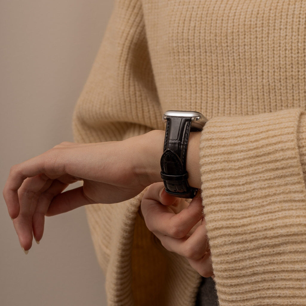 Černý kožený řemínek Apple Watch s krokodýlím vzorem