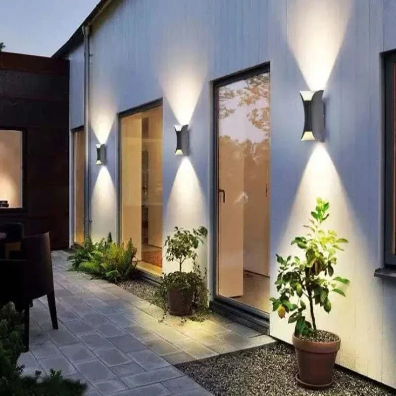Lámpara de pared exterior arqueada LED LumaCurve IP65 resistente a la intemperie