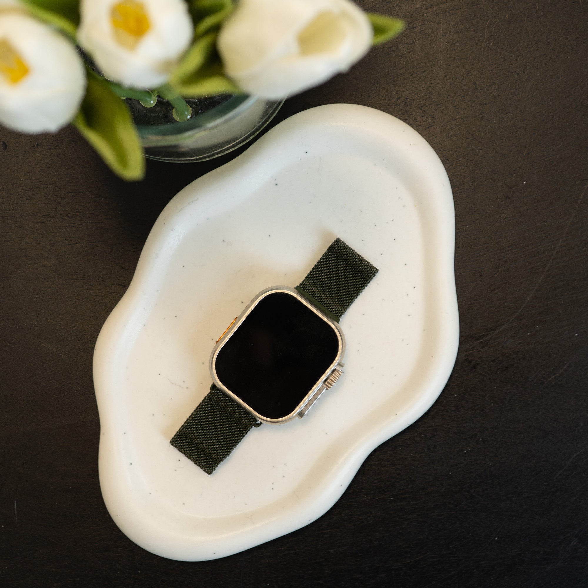 Řemínek Apple Watch ve stylu Milánské smyčky v tmavě zeleném odstínu