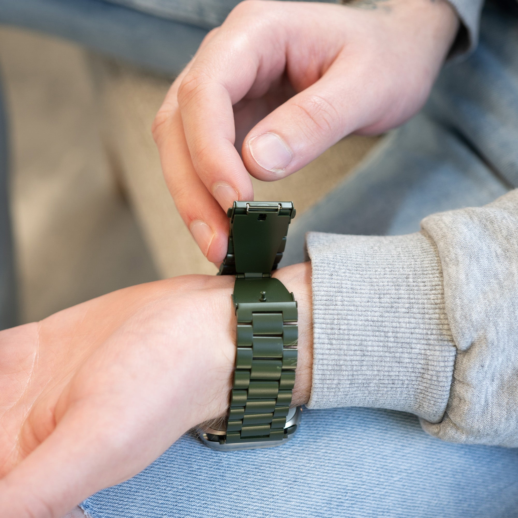 Apple Watch Edelstahlarmband in dunkelgrünem Finish