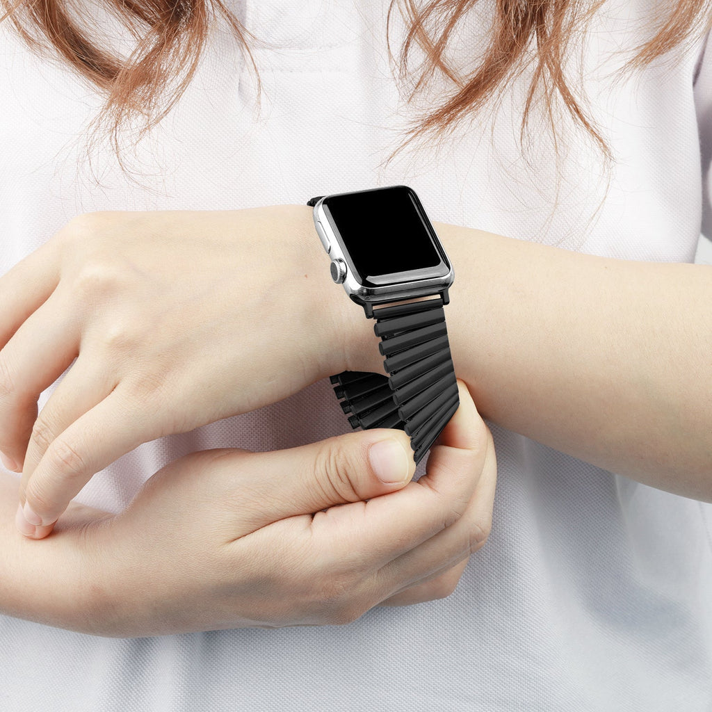 Náhradní černý ocelový elastický řemínek pro Apple Watch