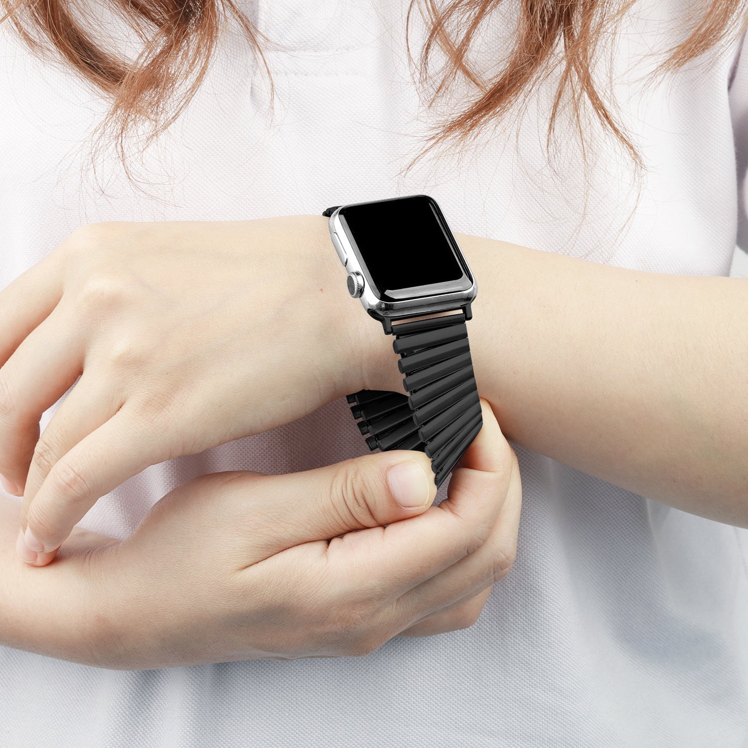 Náhradní černý ocelový elastický řemínek pro Apple Watch
