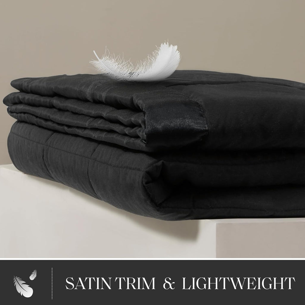 Coperta leggera morbida della collezione Windom con bordo in raso
