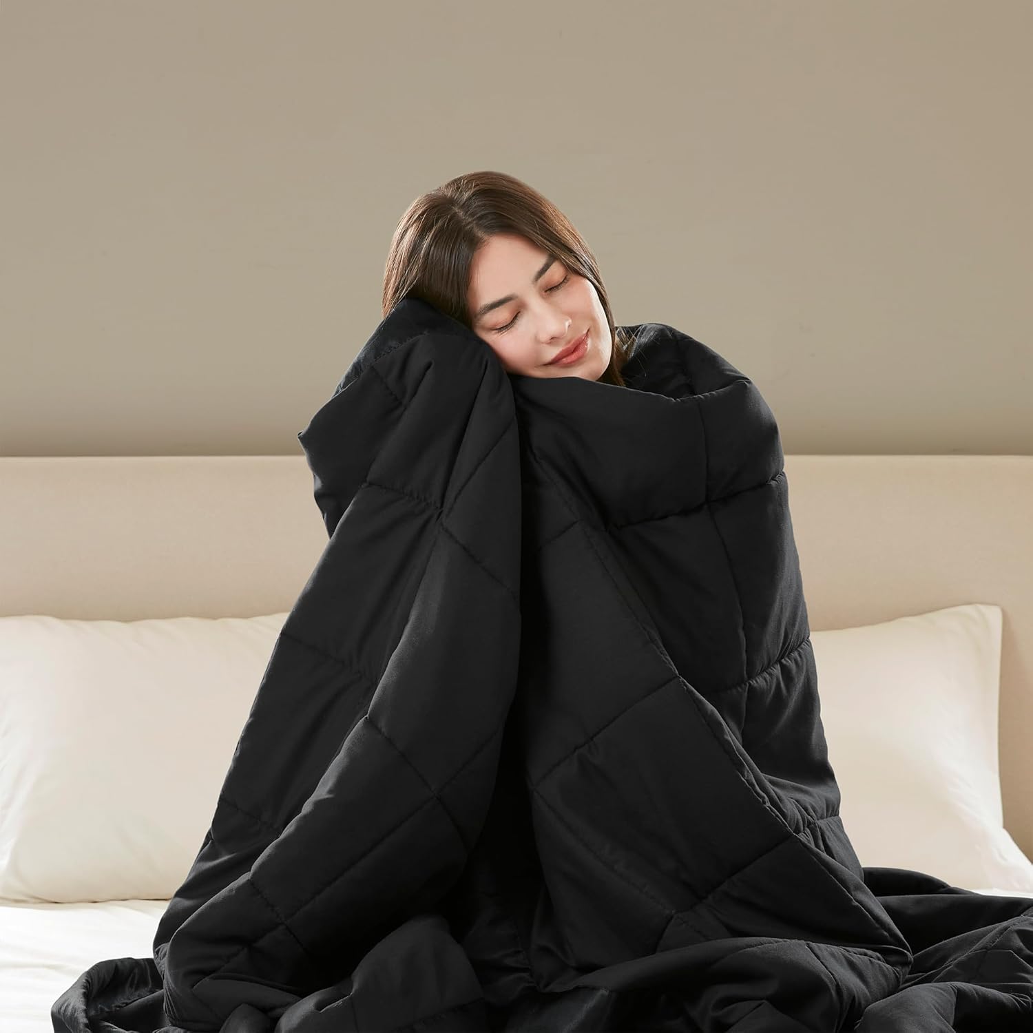 Coperta leggera morbida della collezione Windom con bordo in raso