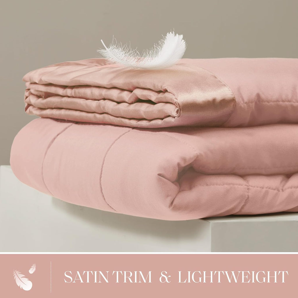 Coperta leggera morbida della collezione Windom con bordo in raso