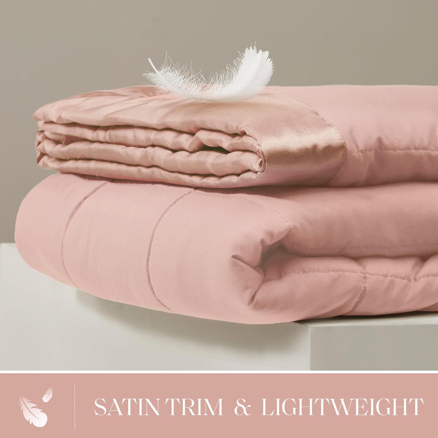 Coperta leggera morbida della collezione Windom con bordo in raso