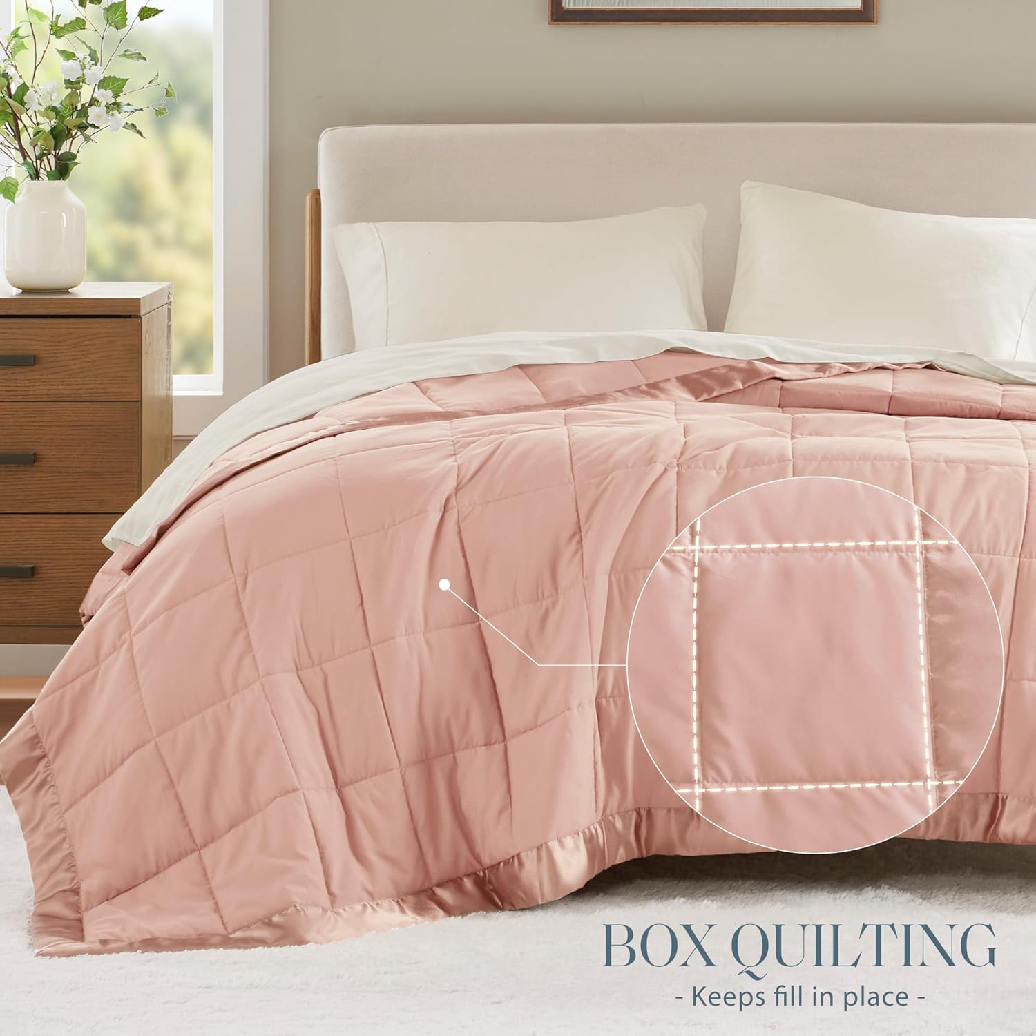 Coperta leggera morbida della collezione Windom con bordo in raso