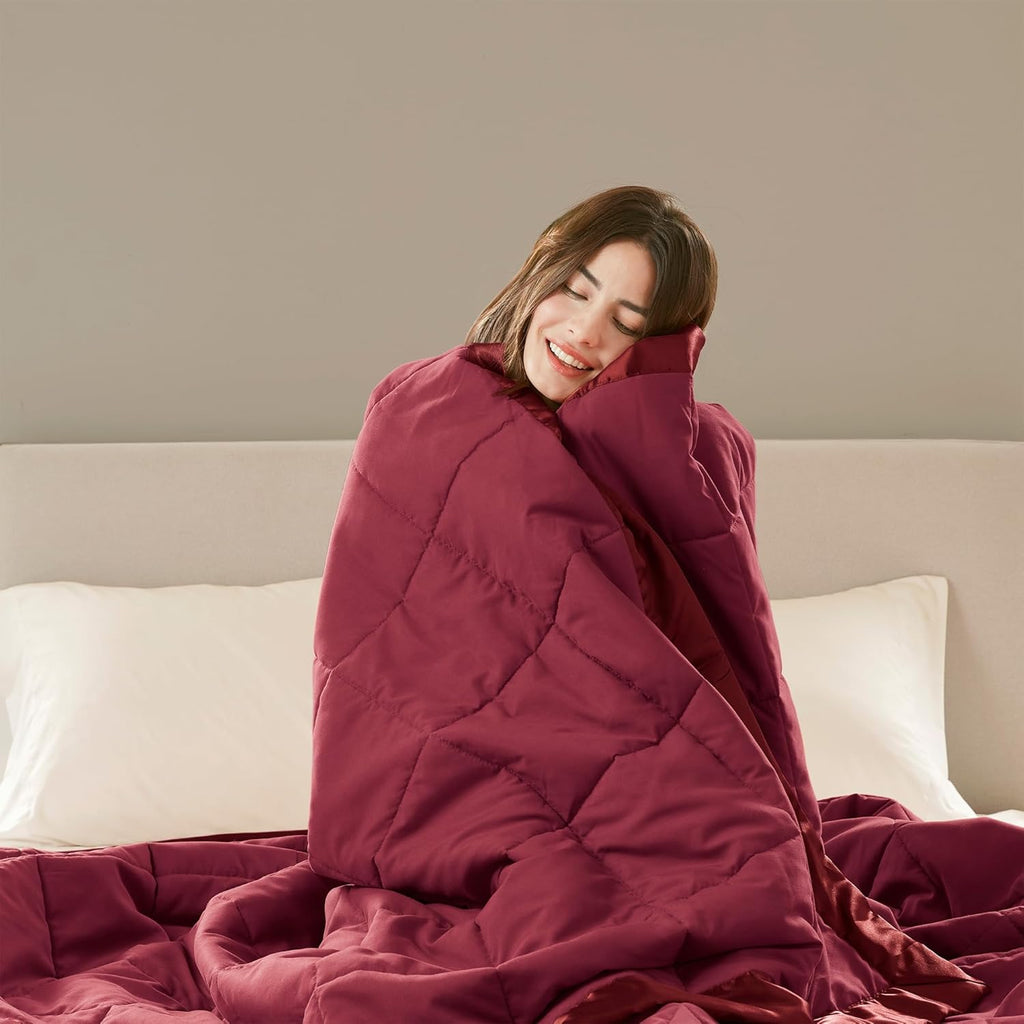 Coperta leggera morbida della collezione Windom con bordo in raso