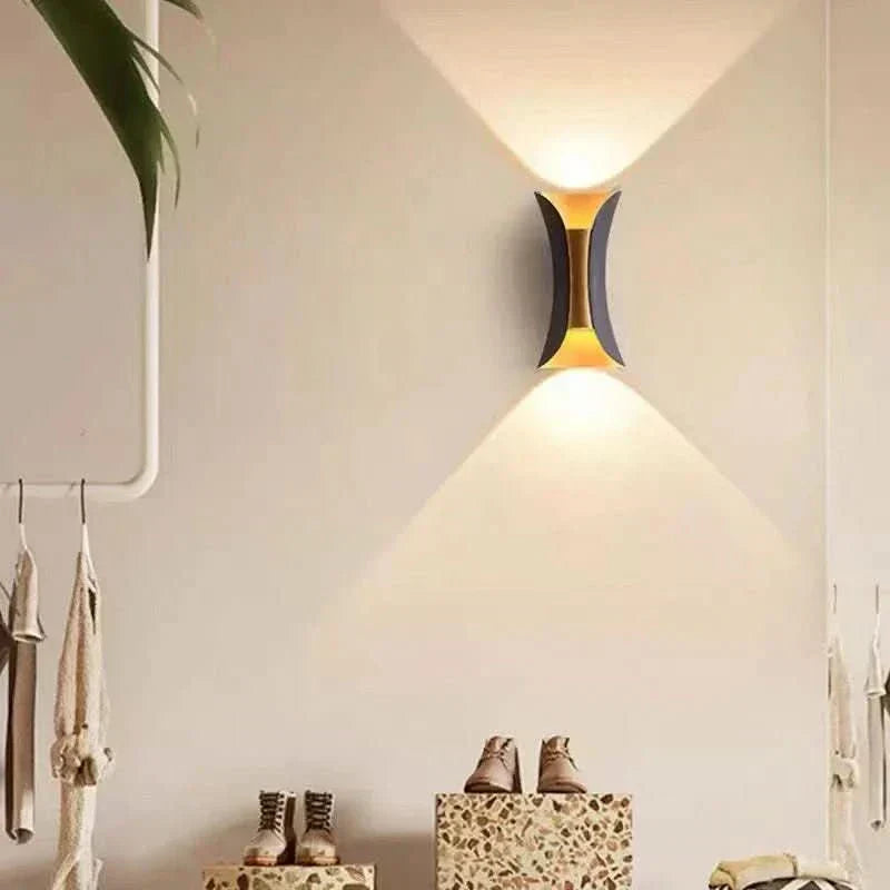 Lámpara de pared exterior arqueada LED LumaCurve IP65 resistente a la intemperie