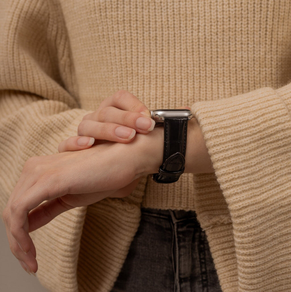 Černý kožený řemínek Apple Watch s krokodýlím vzorem